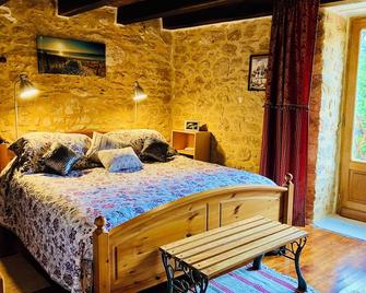 Maison De Montfort - Vitrac - Bedroom