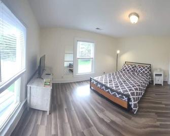 The Dragon's Den 5 bedroom house 1 mile to Main St - Tazewell - Habitación