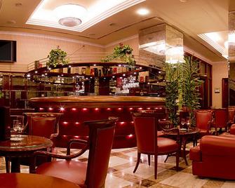 Best Western Premier Hotel Astoria - זאגרב - בר