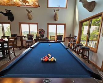 Bear Mountain Lodge - Maine - Guest Lodge - Robbinston