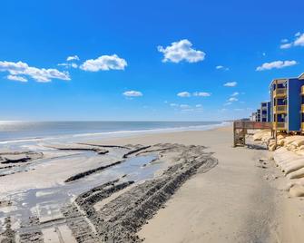 Beachfront Family Condo with Stunning Views! - North Topsail Beach - Beach