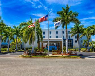 Hampton Inn & Suites Sarasota/Bradenton-Airport - Sarasota - Building