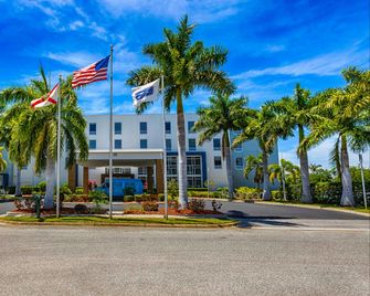 Hampton Inn & Suites Sarasota/Bradenton-Airport - Sarasota - Edificio