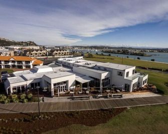 East Pier Hotel - נפייר - בניין