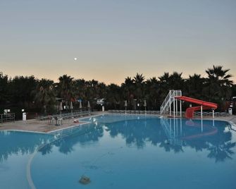Don Antonio Glamping Village - Джуліанова - Басейн