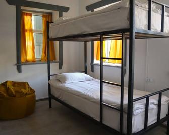 Esenin 1 Hostel & Bar - Karakol - Bedroom