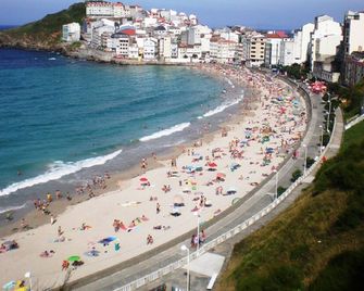 Penthouse with terrace and sea view Area Mayor - Malpica de Bergantinos - Plage