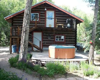 Riverside Meadows Studio Cabin on the Rio Grande - Discounted Golf, Raft & Kayak - South Fork - Building