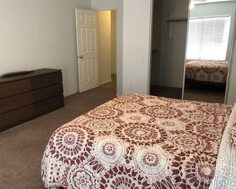 Beautiful 3bedroom 2bath 1 Level Vacation Home! Snow Birds,canadian Are Welcome! - Maricopa - Habitación