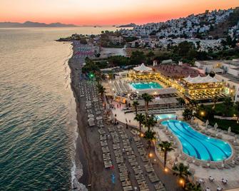Armonia Holiday Village & Spa - Akyarlar - Piscina
