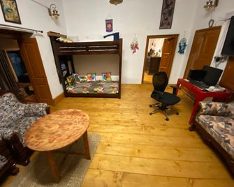 Bir Heritage Villa - Pālampur - Bedroom