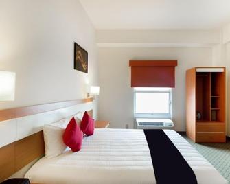 Capital O Hotel Herederos - Piedras Negras - Schlafzimmer