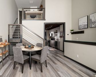 Teddys Townhouse- New Modern Townhome in Belgrade with lots of natural light! - Belgrade - Jídelna