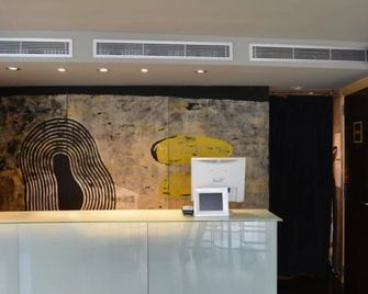 Apartamentos Turisticos Madanis - Barcelona - Resepsionis