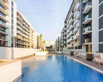 Chic Modern Studio in Azizi Riviera - Dubai - Pool
