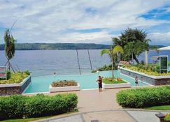Kembali Condo Resort With Sea View - Davao City - Pool