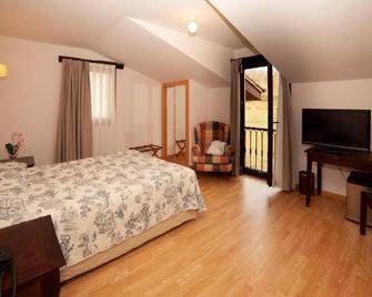 Hotel Rural Casa de Campo - Soto de Cangas - Bedroom