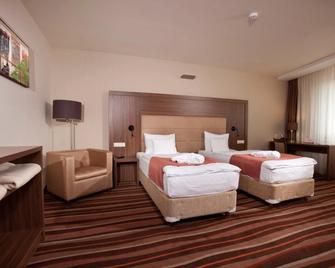 Hotel Makar Sport & Wellness - Pécs - Bedroom