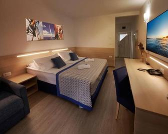 Villas with Balcony or Terrace - Hotel & Resort Adria Ankaran - Ankaran - Bedroom