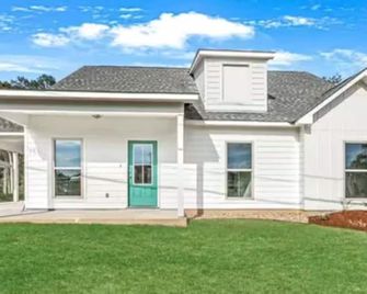 Welcoming 4-bedroom house with AC in charming Zachary - Zachary - Gebäude