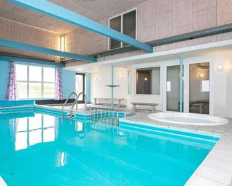 14 Person Holiday Home in Logstor-by Traum - Løgstør - Piscina
