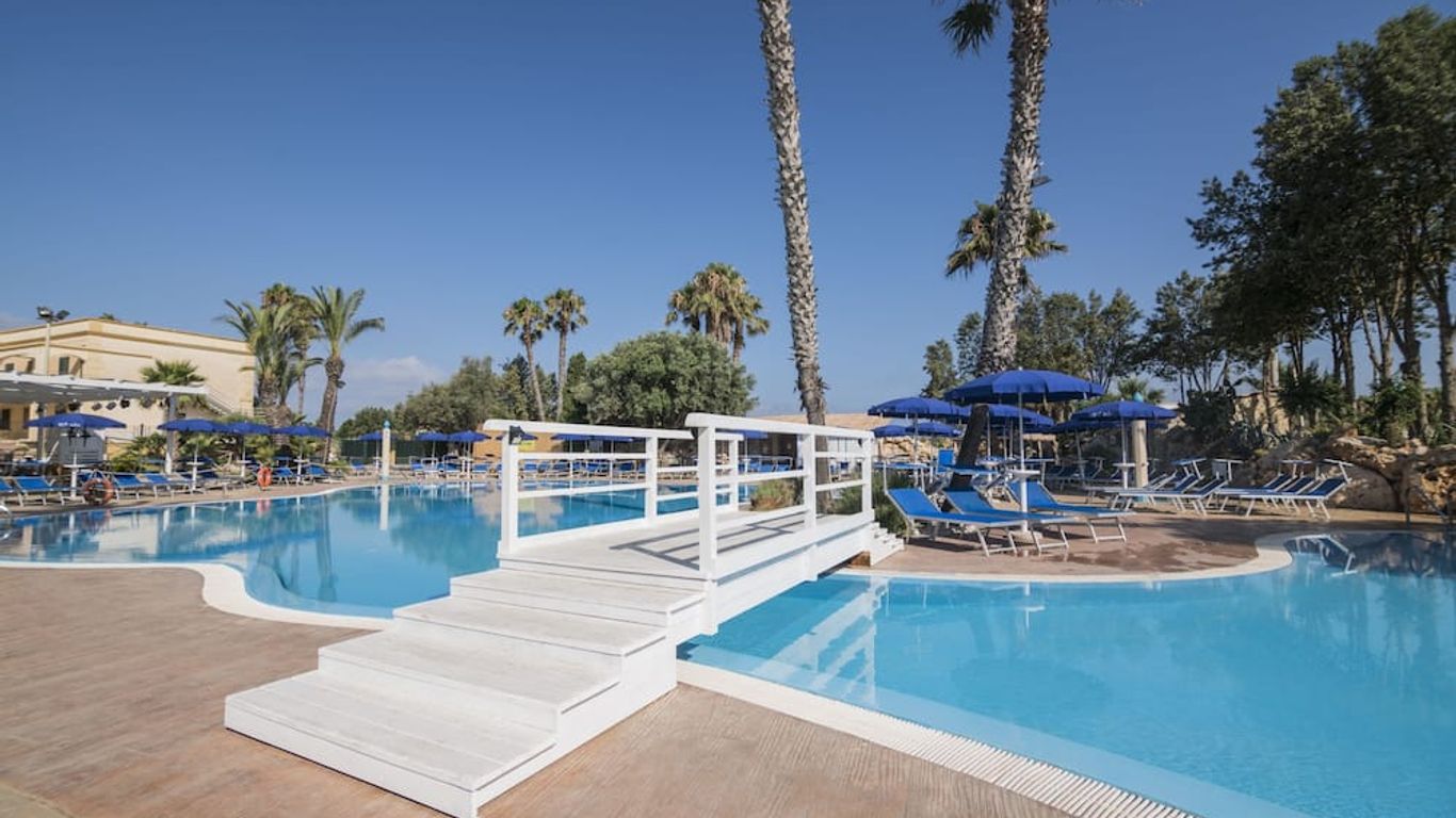 ديلفينو بيتش هوتل