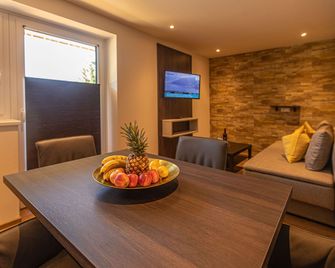 Tevini Boutique Suites by we rent - Zell am See - Comedor