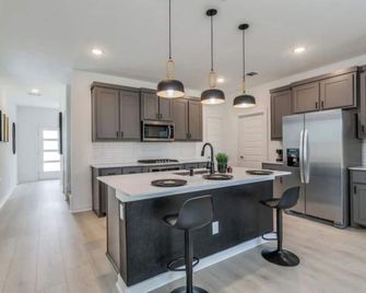 Mins from Downtown Cool Indoor Games Work Space - Dallas - Cocina