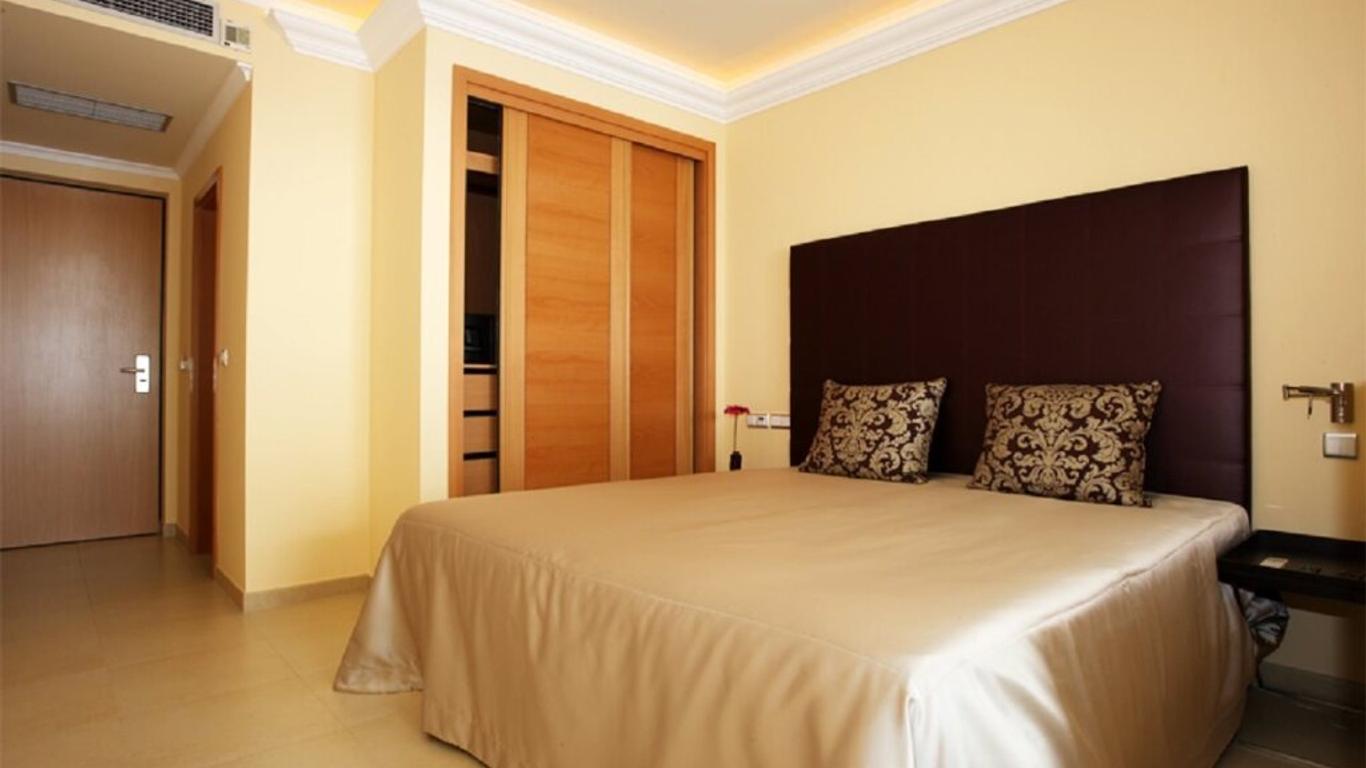 Hotel Apartamentos Baia Brava