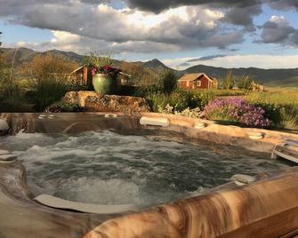 Ross Creek Cabins Rent All 5 - Belgrade - Vista del exterior