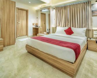Hotel The Grand Murli - Surat - Slaapkamer