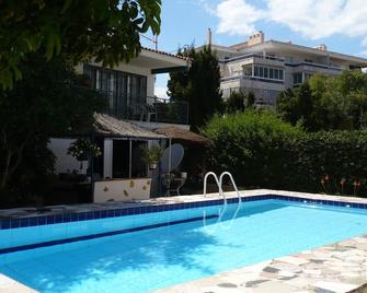 nice holiday home with private pool and large garden close to the sea - L'Albir - Basen