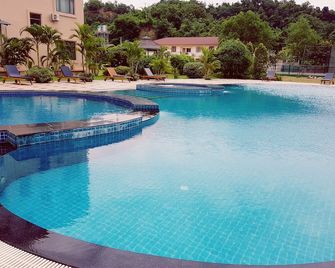 Oattara Thiri Hotel - Nay Pyi Taw - Zwembad