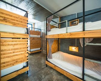 Chillhub Hostel Phuket - Choeng Thale - Habitación