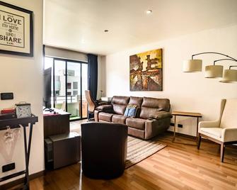 Gr3at Location!! Apartment In Tr3jos Montealegre - Escazú - Sala de estar