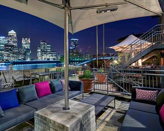 DoubleTree by Hilton Hotel London - Docklands Riverside - London - Balcony