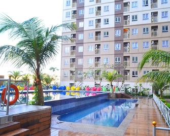 Stay at Budget HoTel East Jakarta Indonesia - Jakarta - Pool