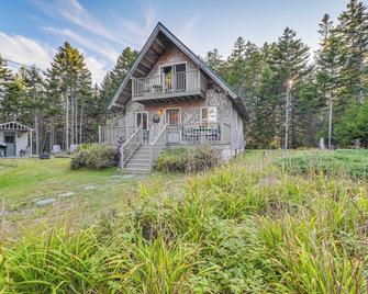 Cozy Acadia Area Cabin, Walk to Beach and Lighthouse - Prospect Harbor - Building