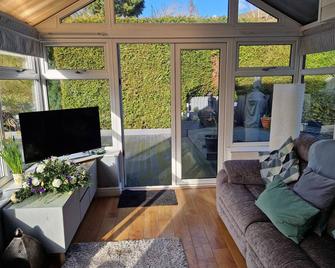 Spacious home with amazing views of the Rossendale valley, a beautiful retreat. - Rossendale - Living room