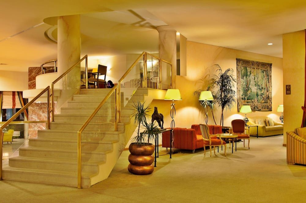 Hotel Dos Templarios - Tomar - Salónek