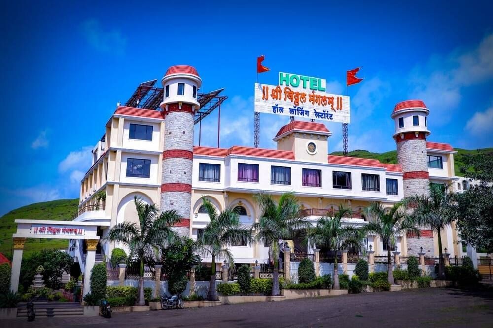 Shri Vitthal Mangalam - Sātāra - Building