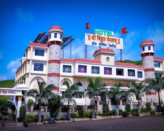 Shri Vitthal Mangalam - Sātāra - Building