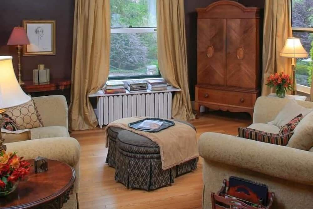 The Lion and the Rose Bed and Breakfast - אשוויל - סלון