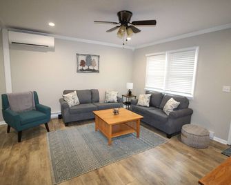 Getaway on Risser Mill - Mount Joy - Living room