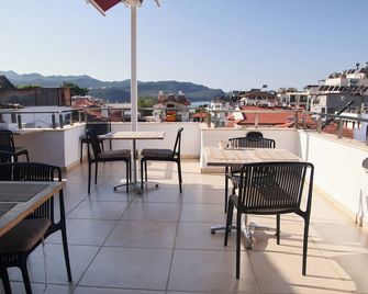 赫爾墨斯飯店 - 卡斯 - 陽台