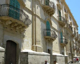 Affittacamere Conte Di Cavour - Noto - Edificio