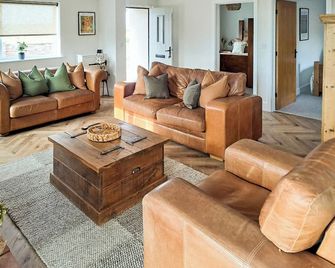 2 bedroom accommodation in Wyberton - Wyberton - Living room