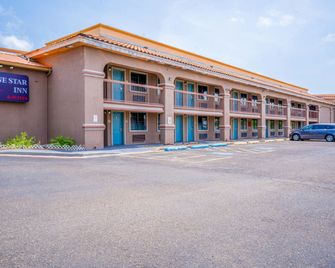 Lone Star Inn & Suites By OYO Harlingen Tx - Harlingen - Building