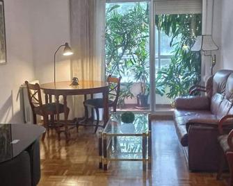 Los Arcos Apartments - Madrid - Sala de estar