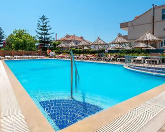 Sunday Hotel - Ialysos - Басейн